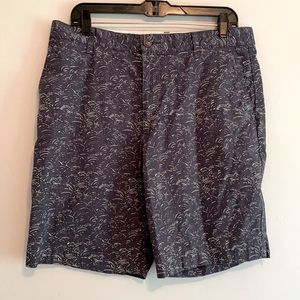 Dockers Navy blue and white patterned shorts Men’s size 33